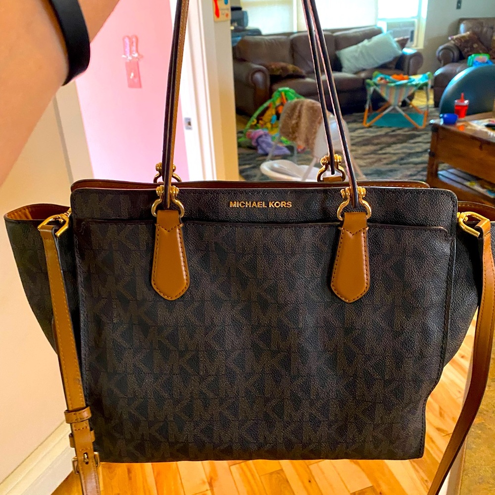 Michae Kors satchel purse